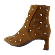 Dark Chestnut Stud